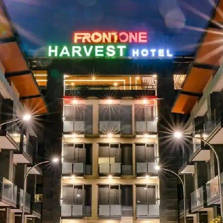 Front One Harvest Hotel Wonosobo Luaran gambar