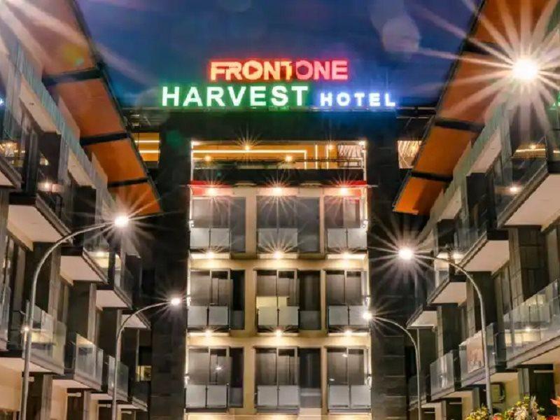 Front One Harvest Hotel Wonosobo Luaran gambar